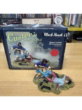 Black Hawk BH-0113 Custer’s Last Stand Squaw Looting US Cavalryman 54mm Boxed